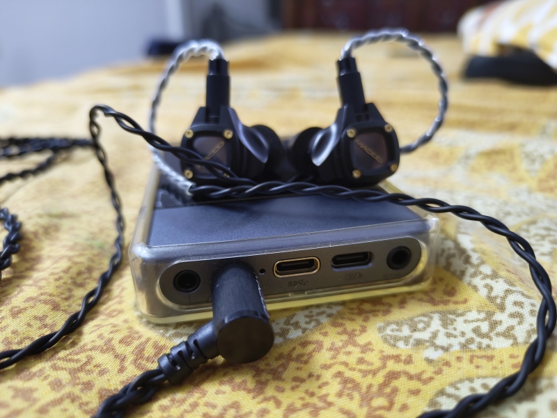 Quloos MUB1 - Sleek and Portable yet powerful BT dac amp